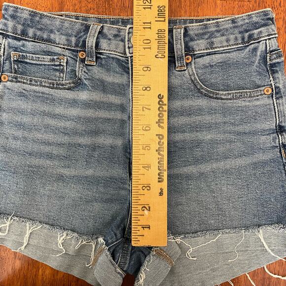 American Eagle AE Stretch Denim Mom Shorts Cut Off Cuff Medium Wash Women's 6 - Picture 13 of 15